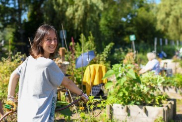 Brenda helpt mee bij groene buurtprojecten